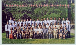 2012届本科生足投3班毕业合影
