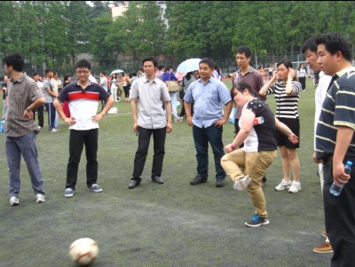 足球投注平台参加2013年体育博彩平台教职工趣味运动会