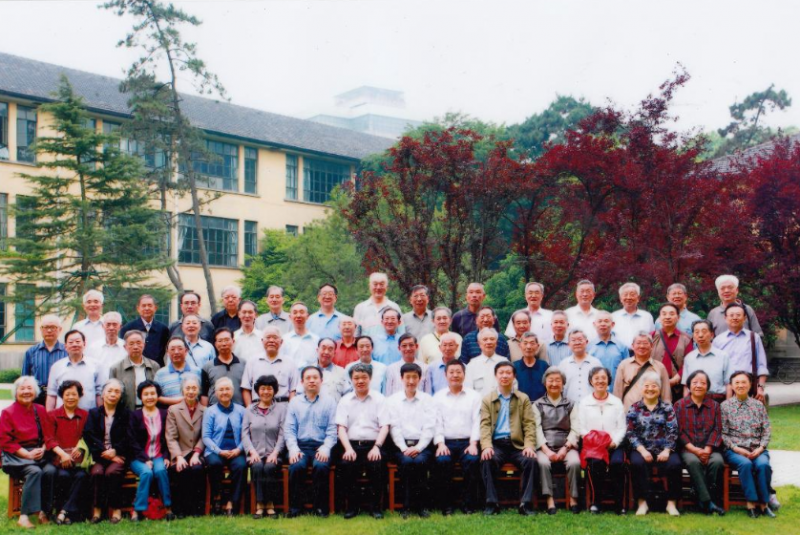 2012年陆地足投62届同学毕业50周年聚会合影