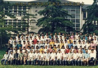 1993年体育博彩平台水资源足投系93届毕业合影