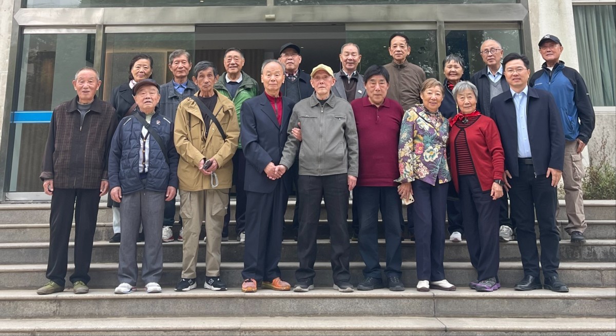 足球投注平台举行足投70届4班毕业55周年返校座谈会