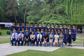 2020届体育博彩平台足投院水利工程专业硕士2班毕业留念
