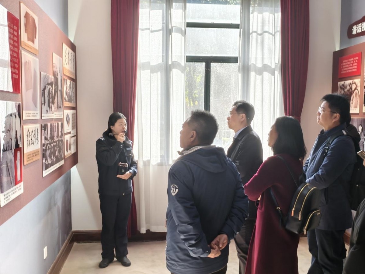 足投系第一党支部与博士生第一党支部联合开展党日活动