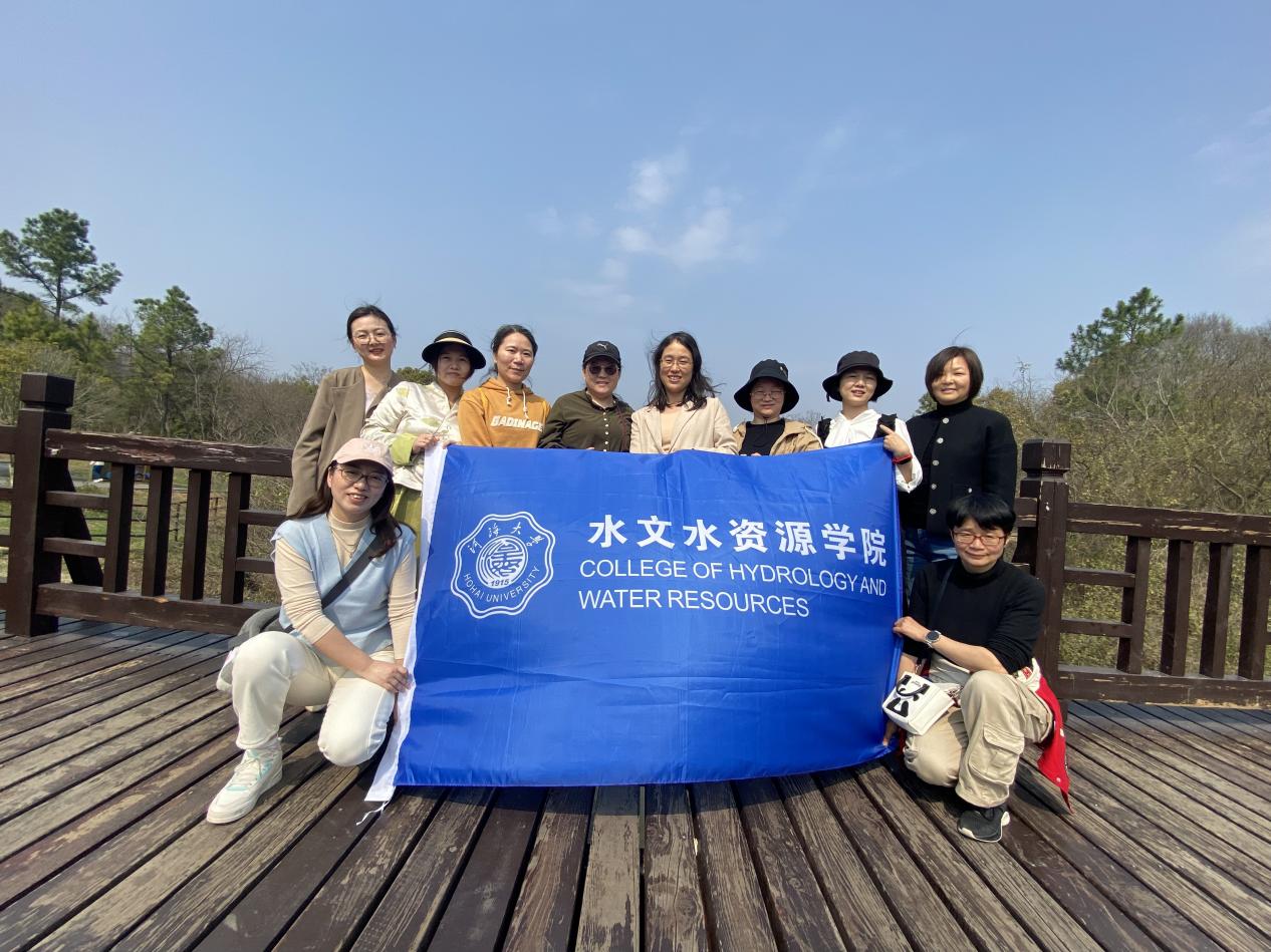 足球投注平台工会开展庆“三八”踏青活动