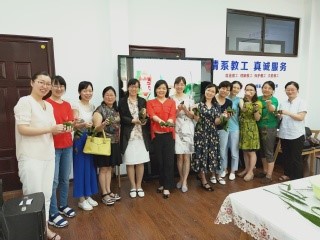 足球投注平台举办“粽情端午”包粽子活动